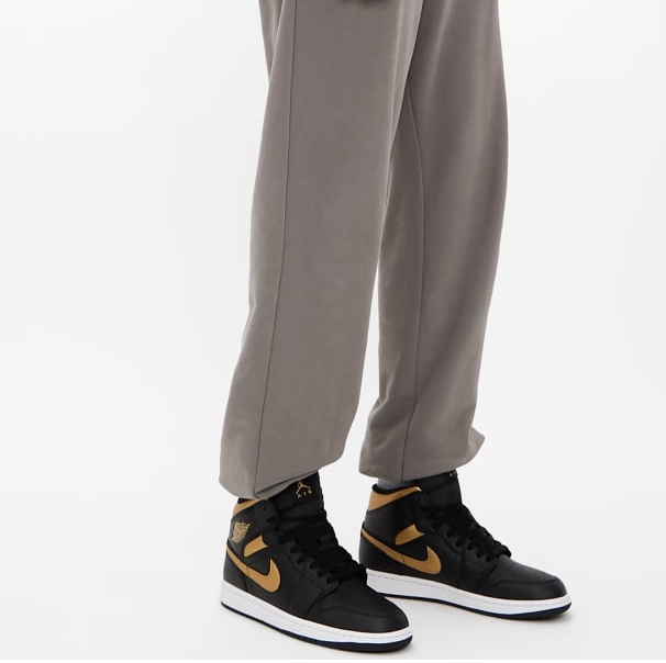 Giay Nike Air Jordan 1 Mid 'Black Metallic Gold' DQ8426-071