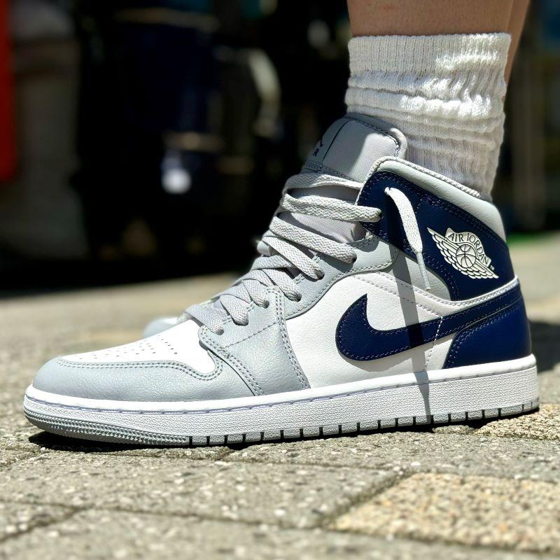 Giay Nike Air Jordan 1 Mid 'Wolf Grey Midnight Navy' DQ8426-104