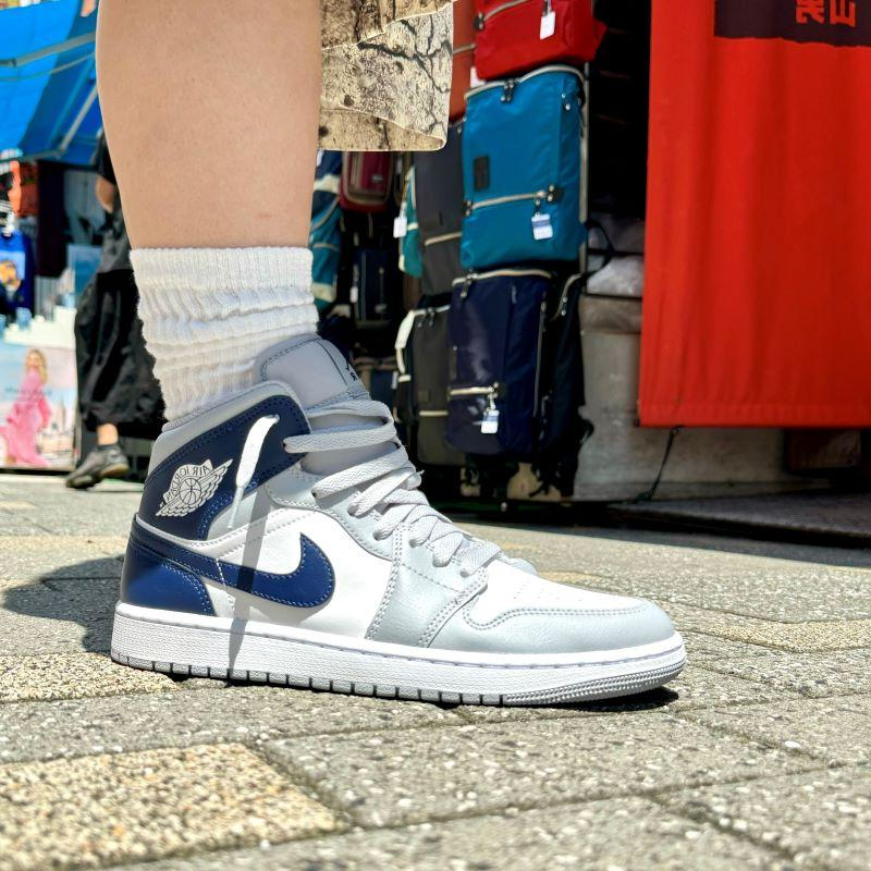 Giay Nike Air Jordan 1 Mid 'Wolf Grey Midnight Navy' DQ8426-104