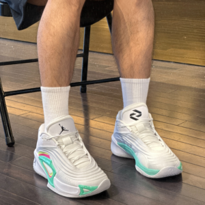 Giay Nike Air Jordan Luka 3 'Photo Finish' HQ5054-107