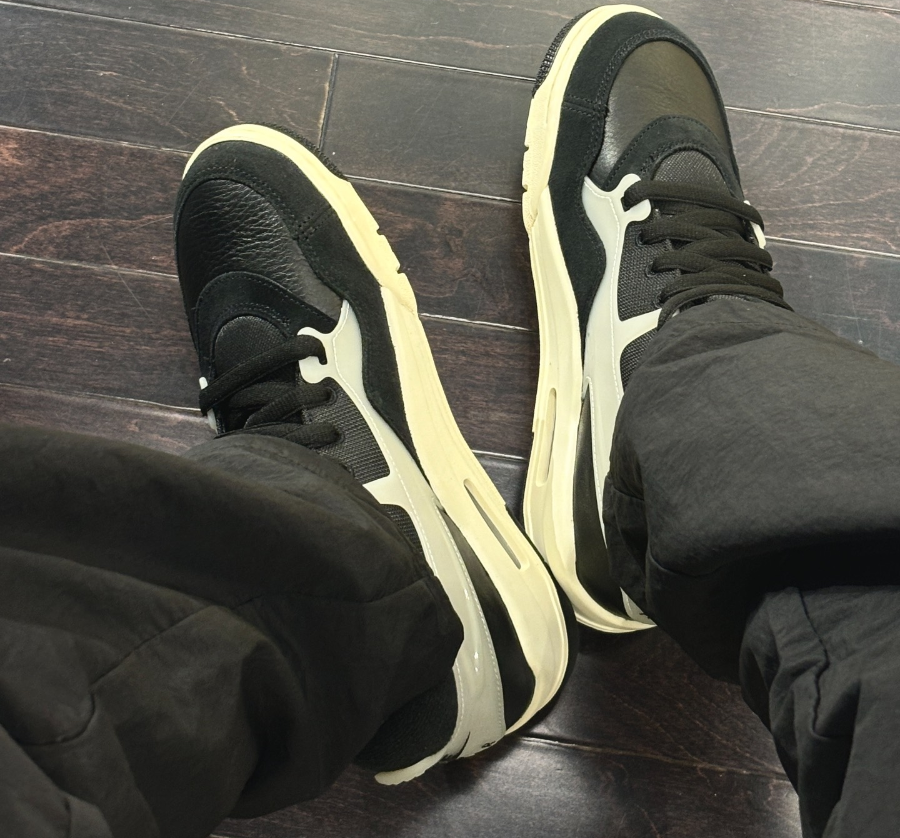 Giay Nike Air Jordan 4 RM 'Black Sail' FQ7939-006