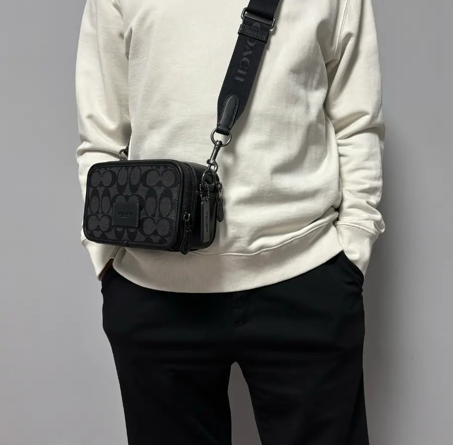 Alternative view of Túi Coach Wyatt Crossbody In Signature 'Black' CM109-QBMI5