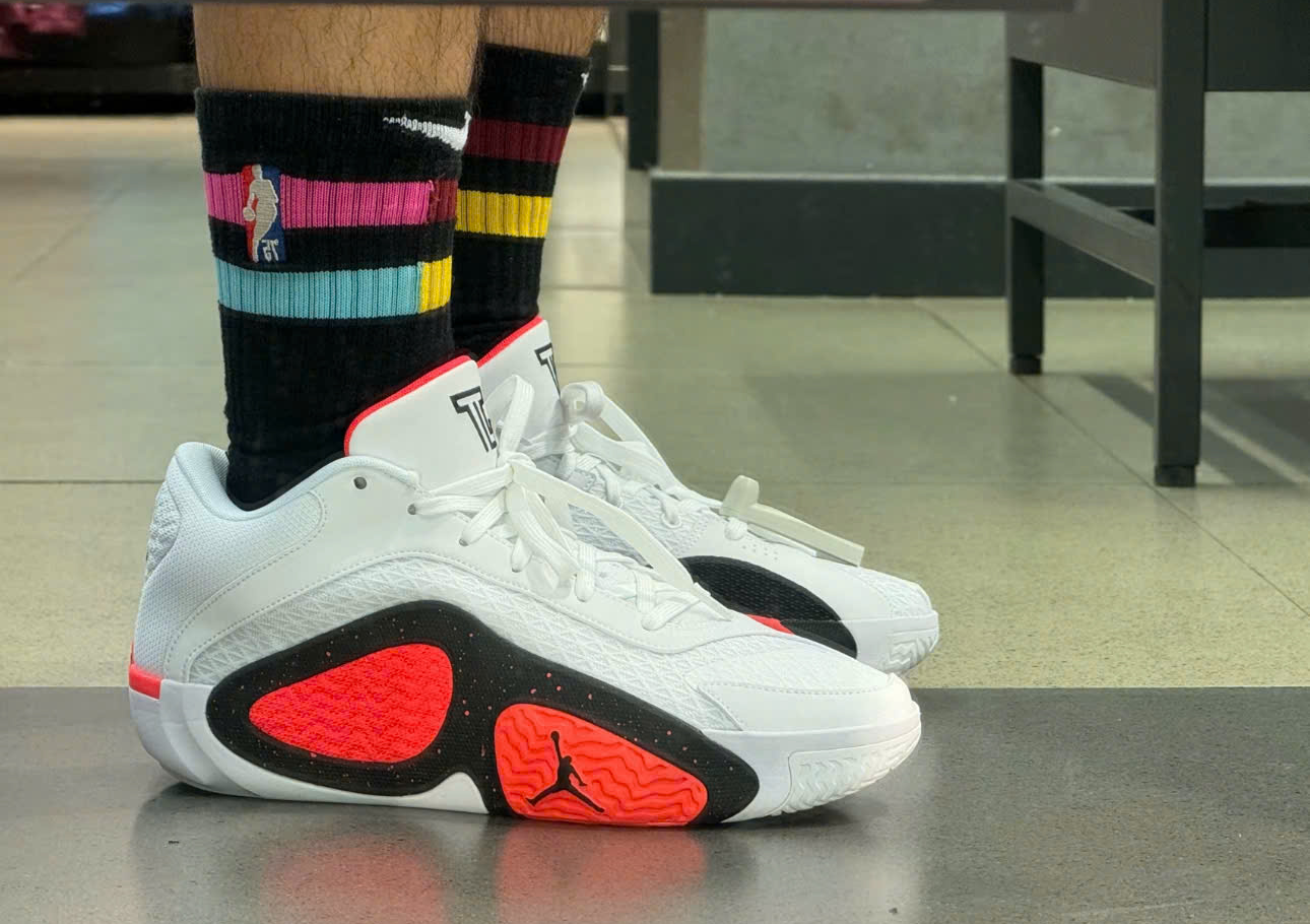 Alternative view of Giày Nike Jordan Tatum 2 PF 'Red Cement' FJ6458-106