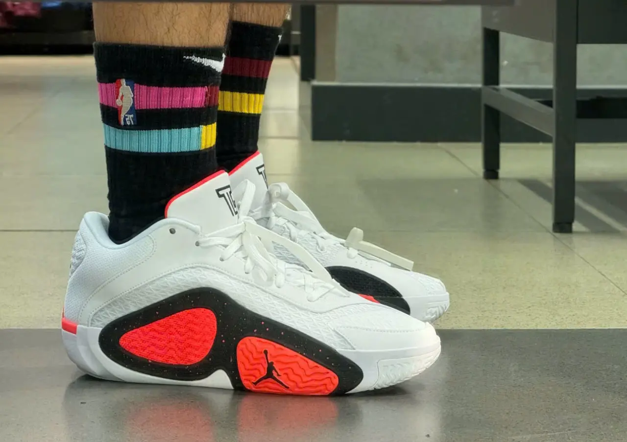 Alternative view of Giày Nike Jordan Tatum 2 PF 'Red Cement' FJ6458-106