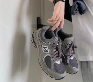 Giay New Balance 2002R GS 'Castlerock' GC2002R0