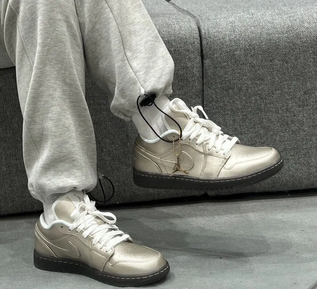 Giay Nike Air Jordan 1 Low SE 'Metallic Zinc' HQ3529-099