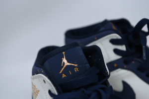 Giay Nike Air Jordan 1 Retro Mid 'Jeter' AH6342-104