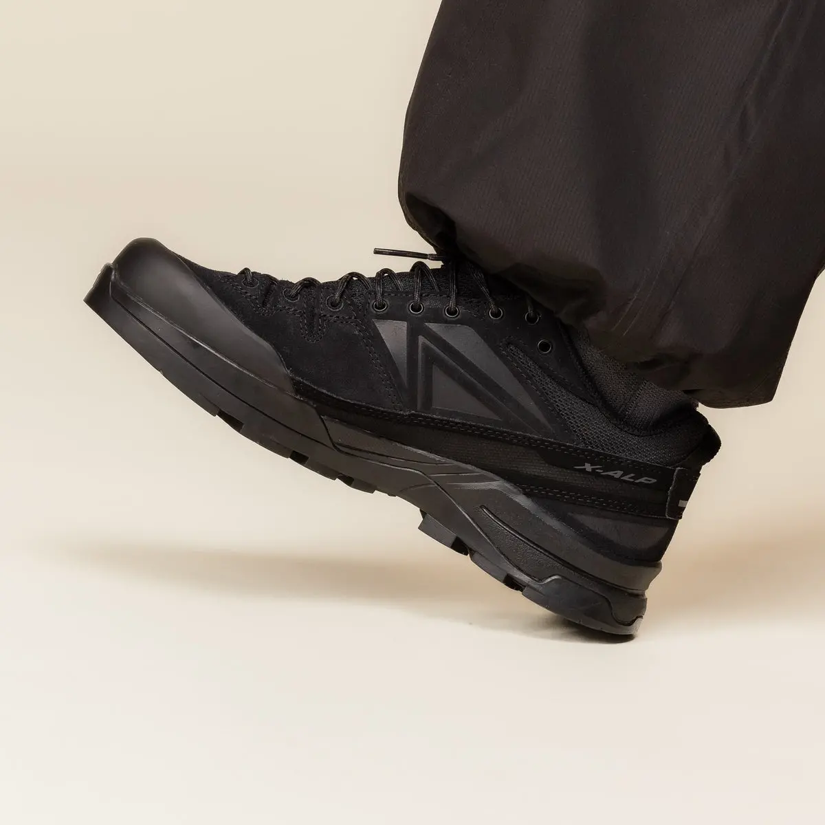 Giay Salomon X-ALP Leather 'Black' L47596300