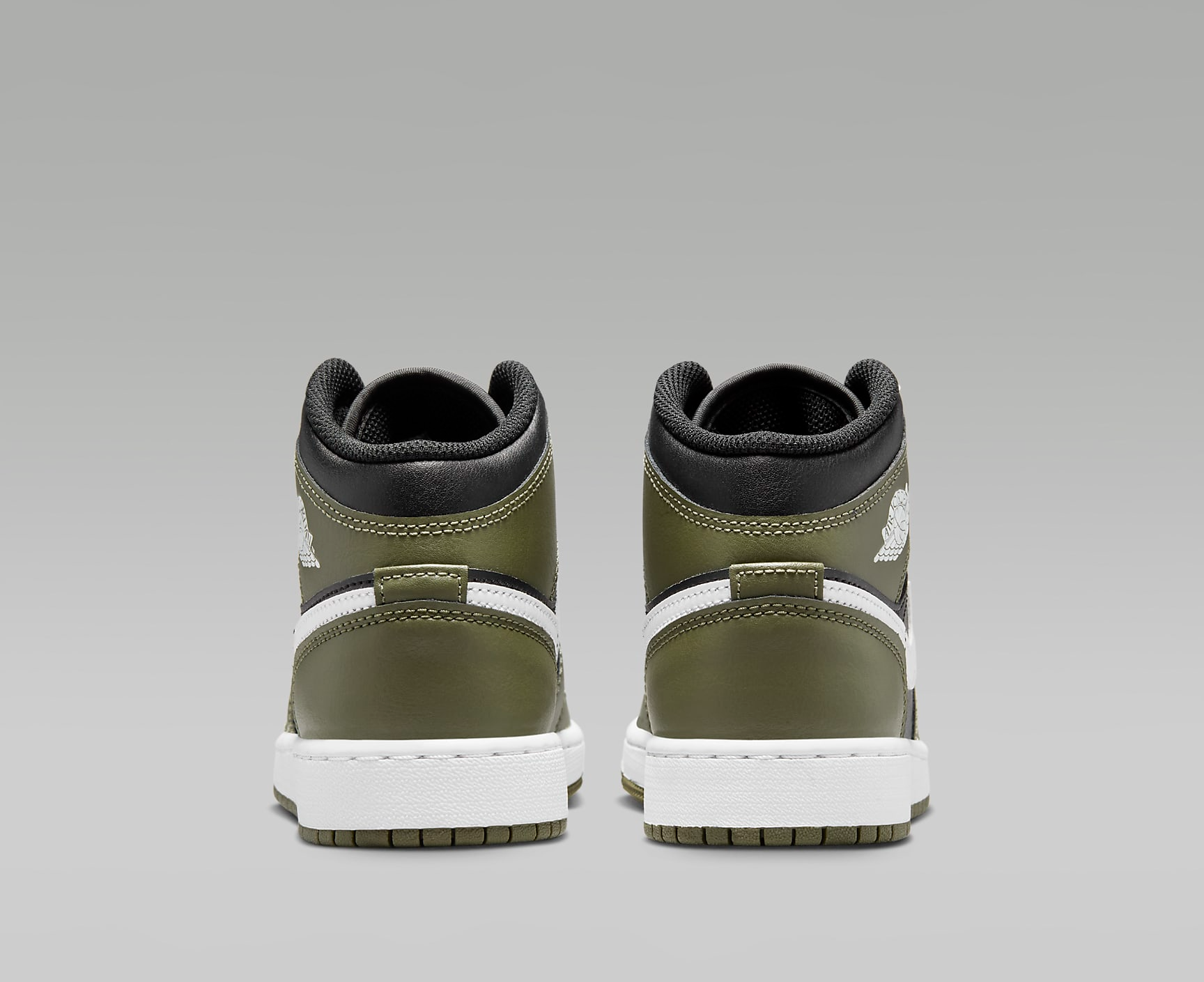 Giay Nike Air Jordan 1 Mid GS 'Black White Olive' DQ8423-092