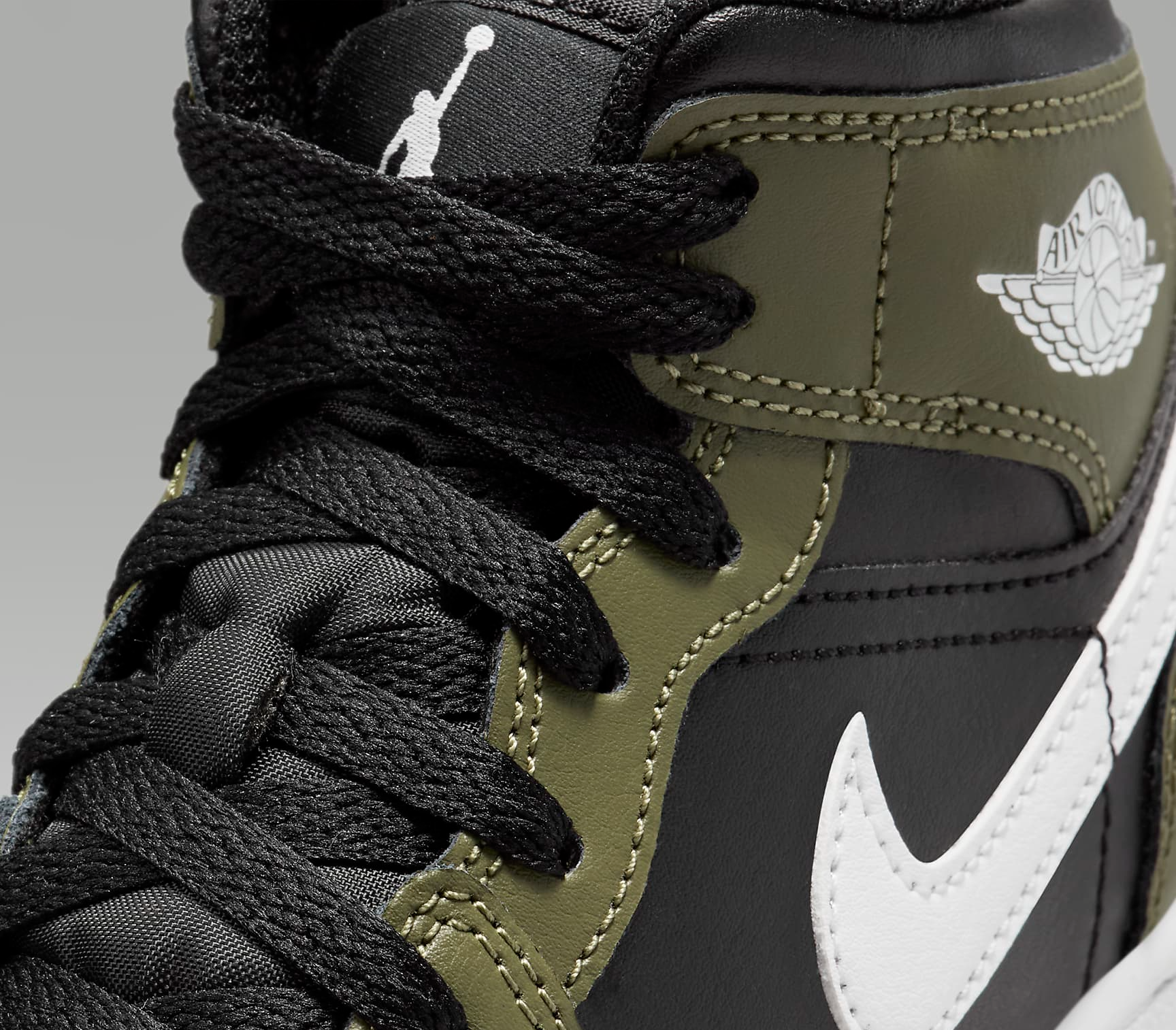 Giay Nike Air Jordan 1 Mid GS 'Black White Olive' DQ8423-092