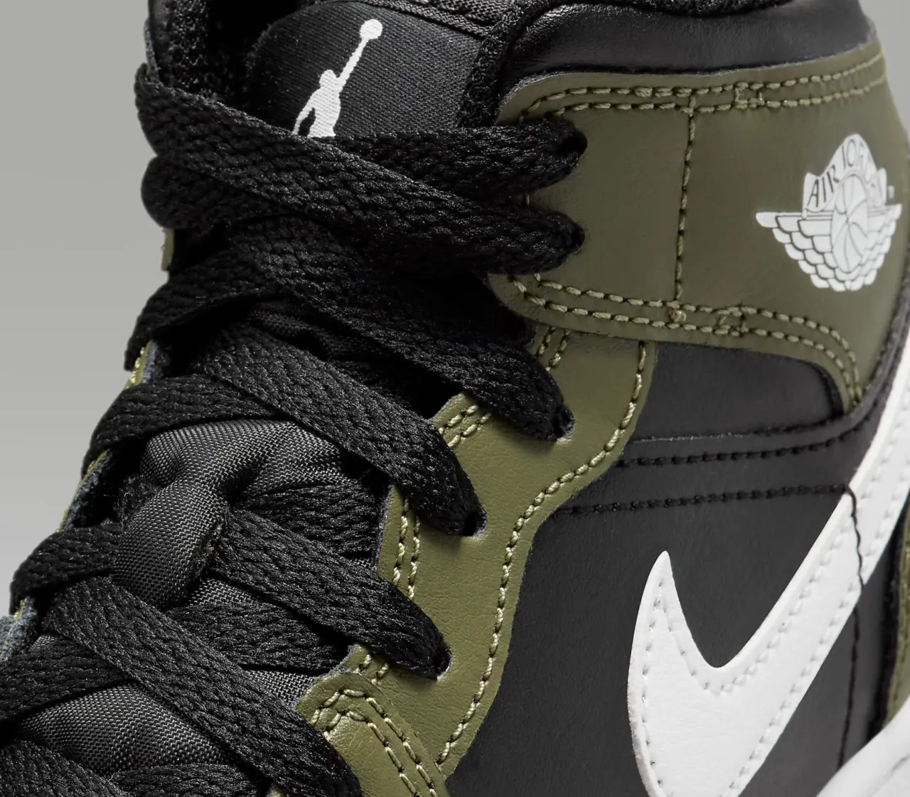 Giay Nike Air Jordan 1 Mid GS 'Black White Olive' DQ8423-092