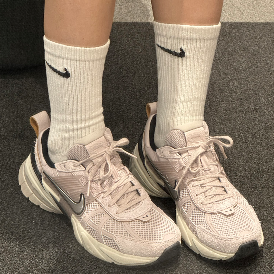 Giay Nike Wmns V2K Run 'Platinum Violet' FN6703-001