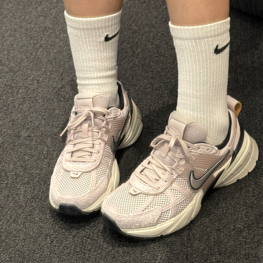 Giay Nike Wmns V2K Run 'Platinum Violet' FN6703-001