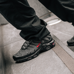 Giay Nike Air Max Plus 'Bred' DO6383-001