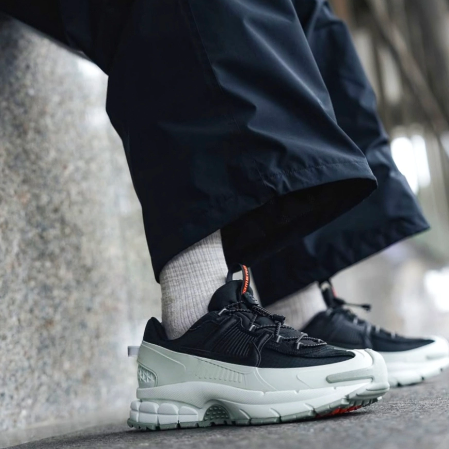 Giay Nike Zoom Vomero Roam 'Black Light Silver' FV2295-001