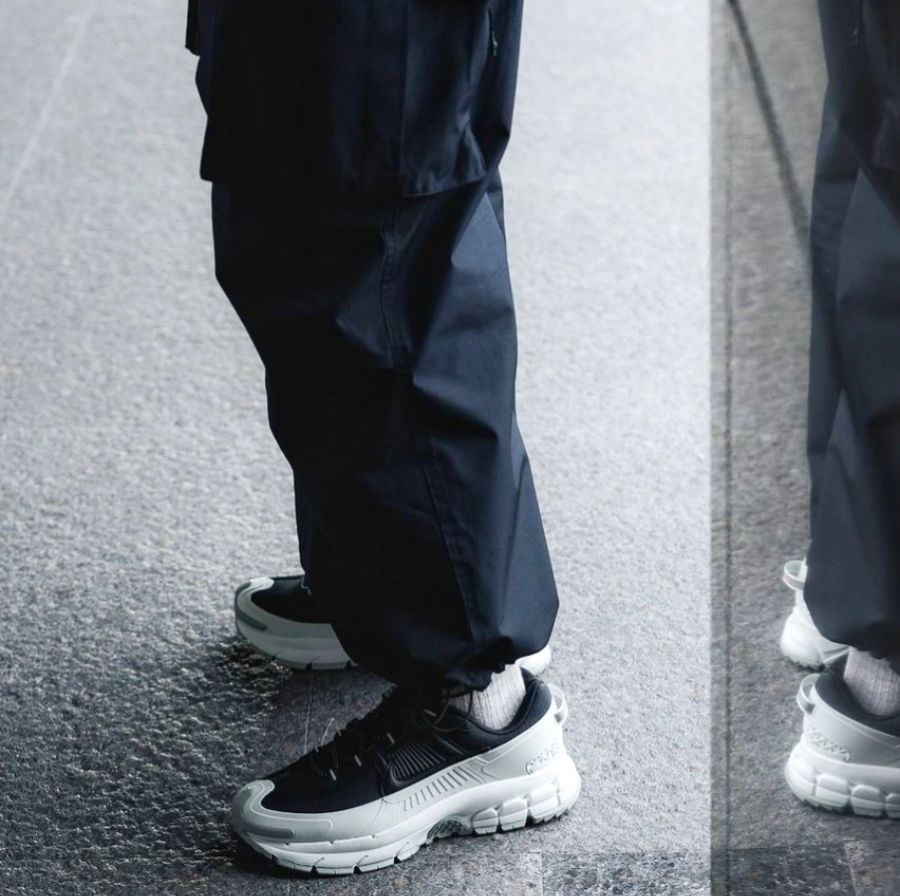 Giay Nike Zoom Vomero Roam 'Black Light Silver' FV2295-001