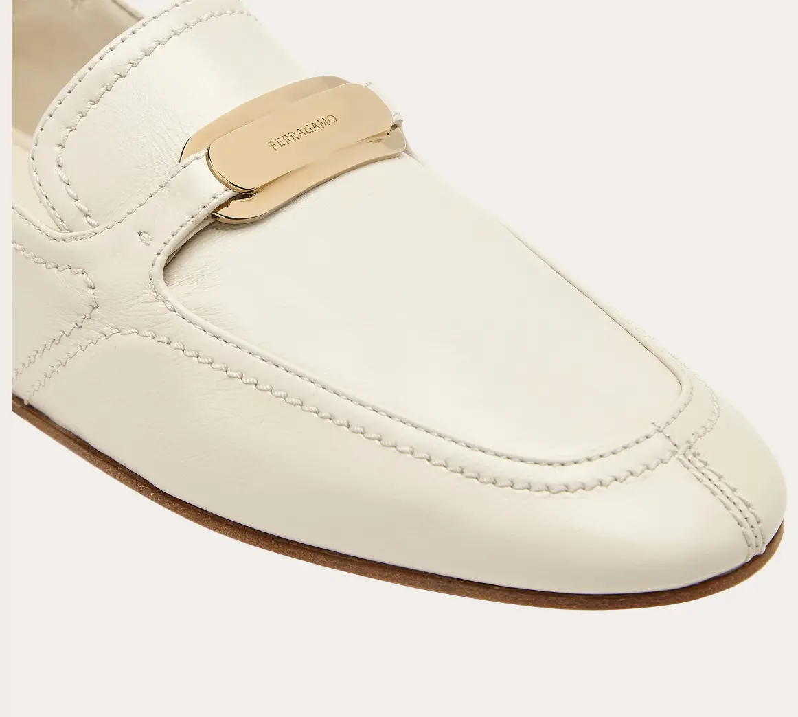 Giay Salvatore Ferragamo New Vara Buckle Loafer 'Mascarpone' 01H932-773087