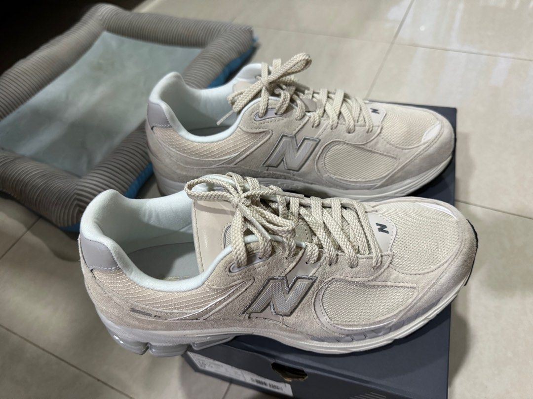 Giay New Balance 2002r 'Cream' M2002RTR