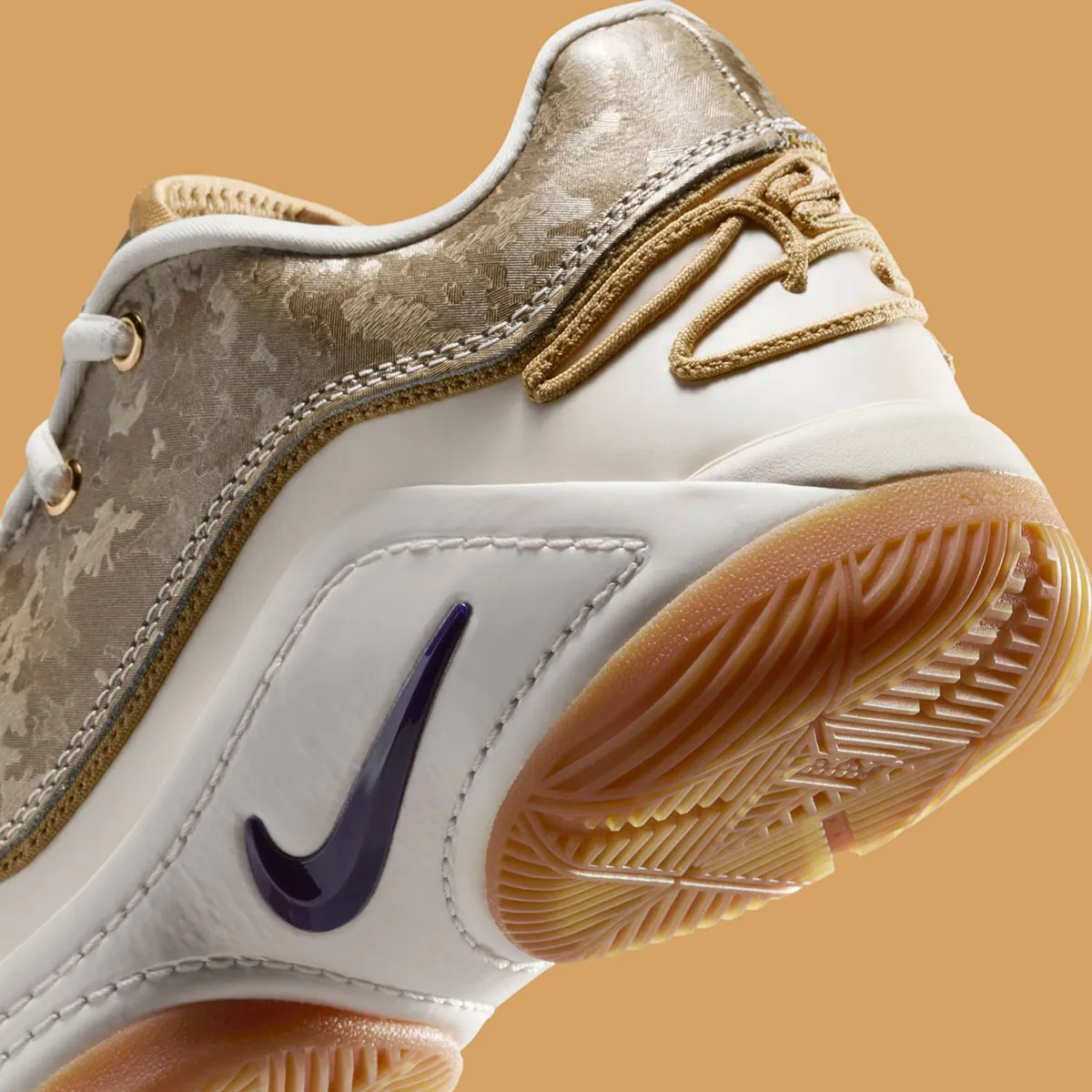 Giay Nike LeBron 22 GS 'King of the Court' FZ7308-100