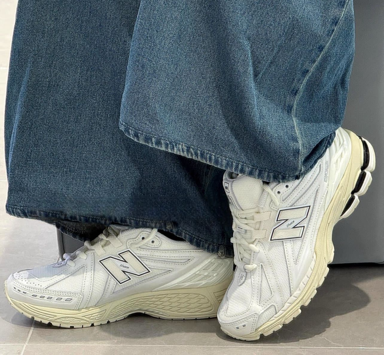 Giay New Balance 1906R 'White Black' M1906RWW