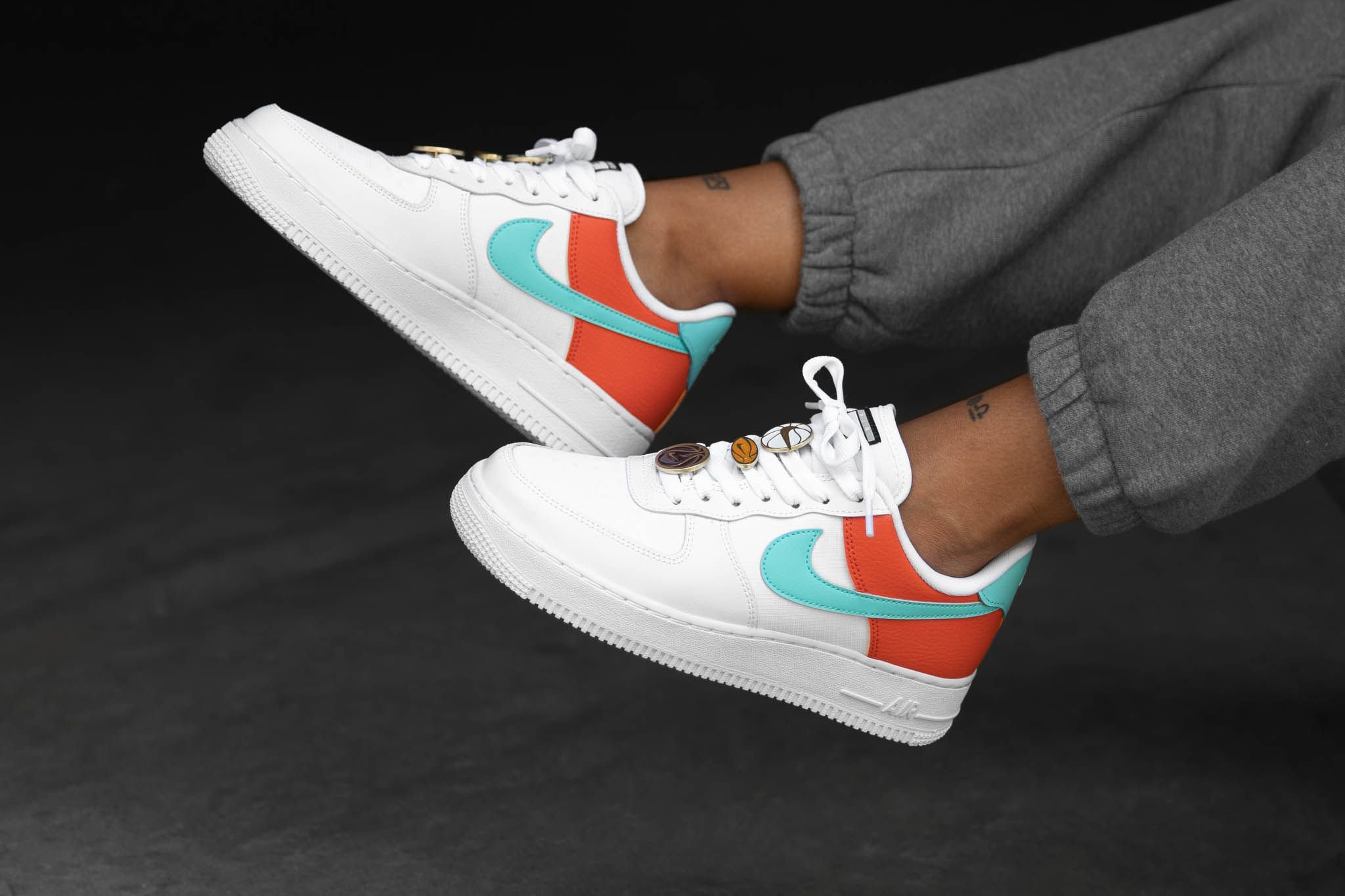 Giay Nike Air Force 1 Low Wmns SE 'Basketball' AA0287-106