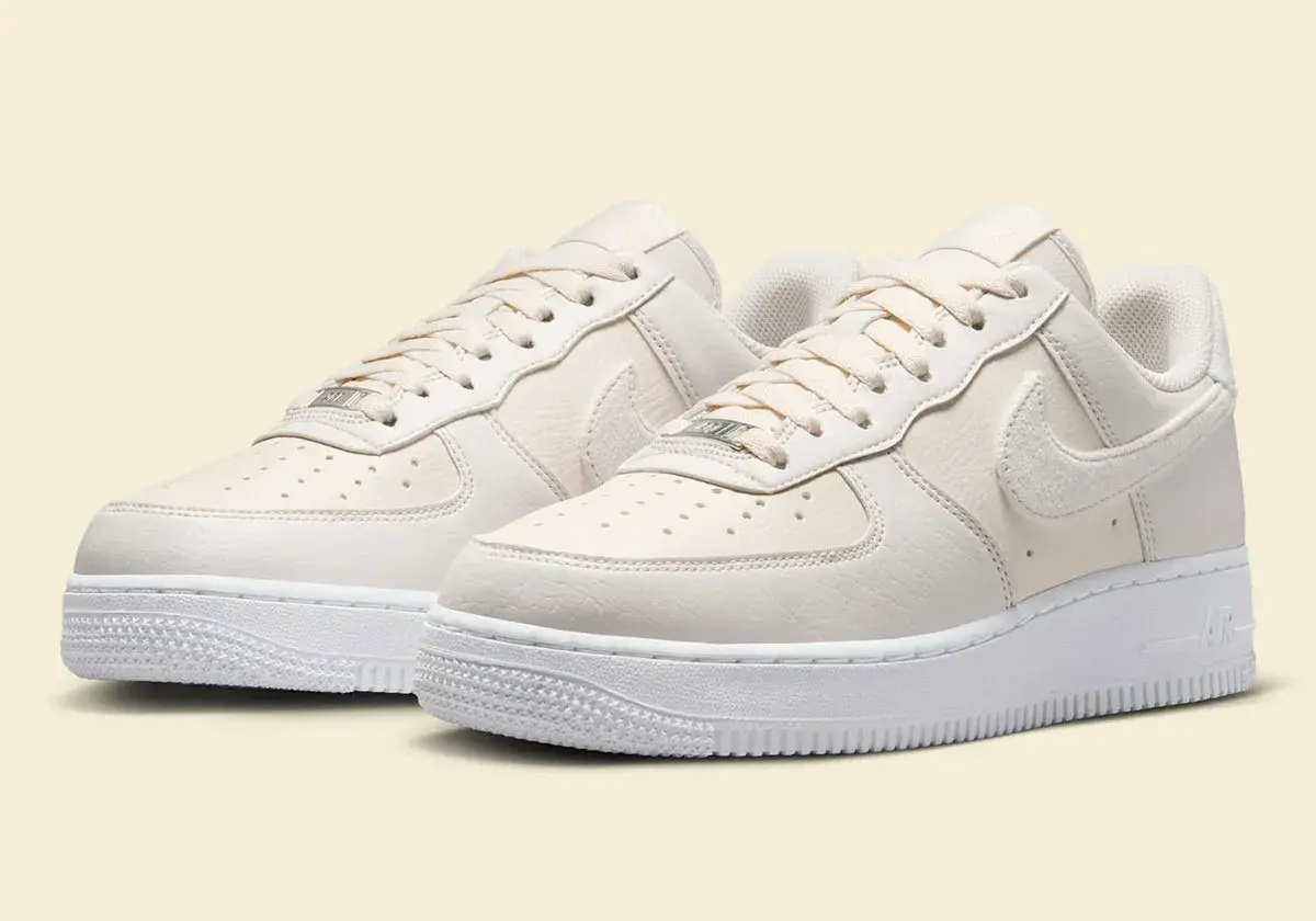 Giay Nike Air Force 1 'Coconut Milk' HQ3905-001