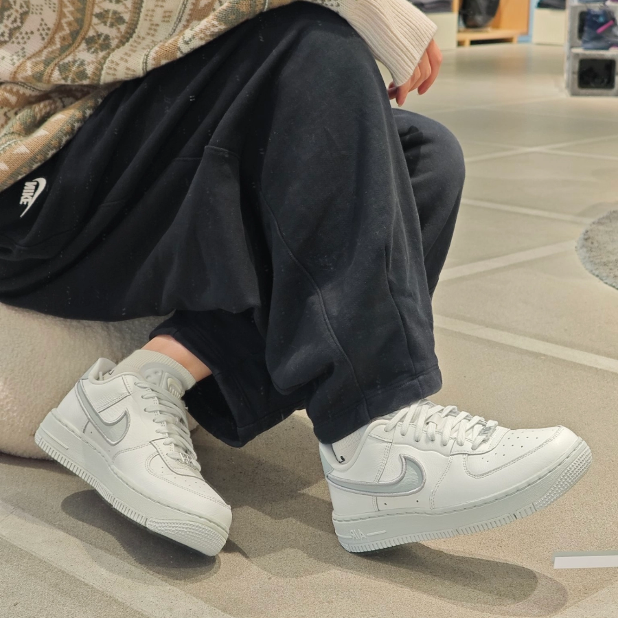 Giay Nike Air Force 1 Low Wmns 'White Silver' FJ7409-101