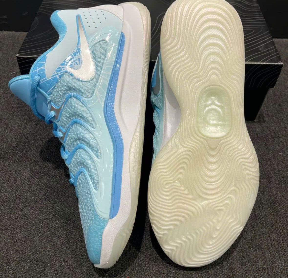 Giay Nike KD 17 'Christmas' FZ1525-400