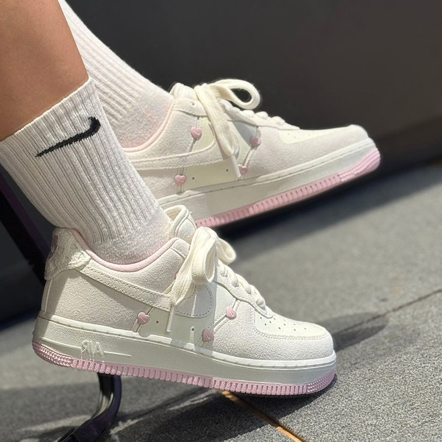 Giay Nike Air Force 1 ’07 LX Wmns 'Valentine's Day' HV5992-111