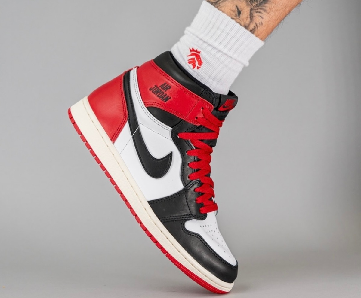 Alternative view of Giày Nike Air Jordan 1 Retro High OG 'Black Toe Reimagined' DZ5485-106