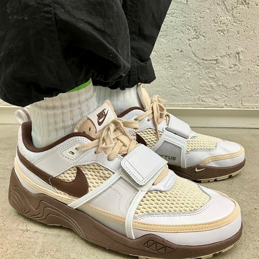 Giay Nike Zoom Field Jaxx x Travis Scott 'Light Chocolate' HQ3073-100