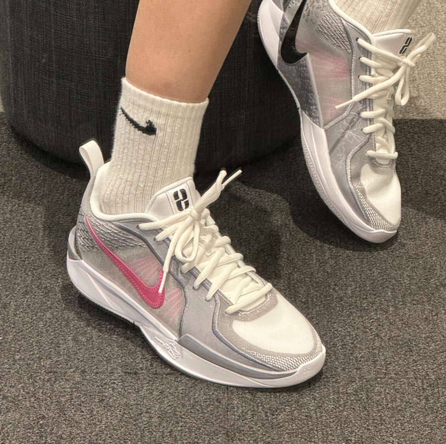 Giay Nike Sabrina 2 'Lily' FZ1517-100