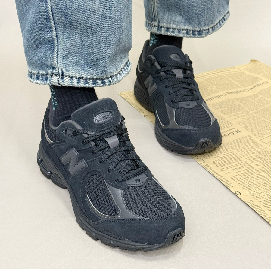 Giay New Balance 2002R 'Triple Black Suede' U2002RBL