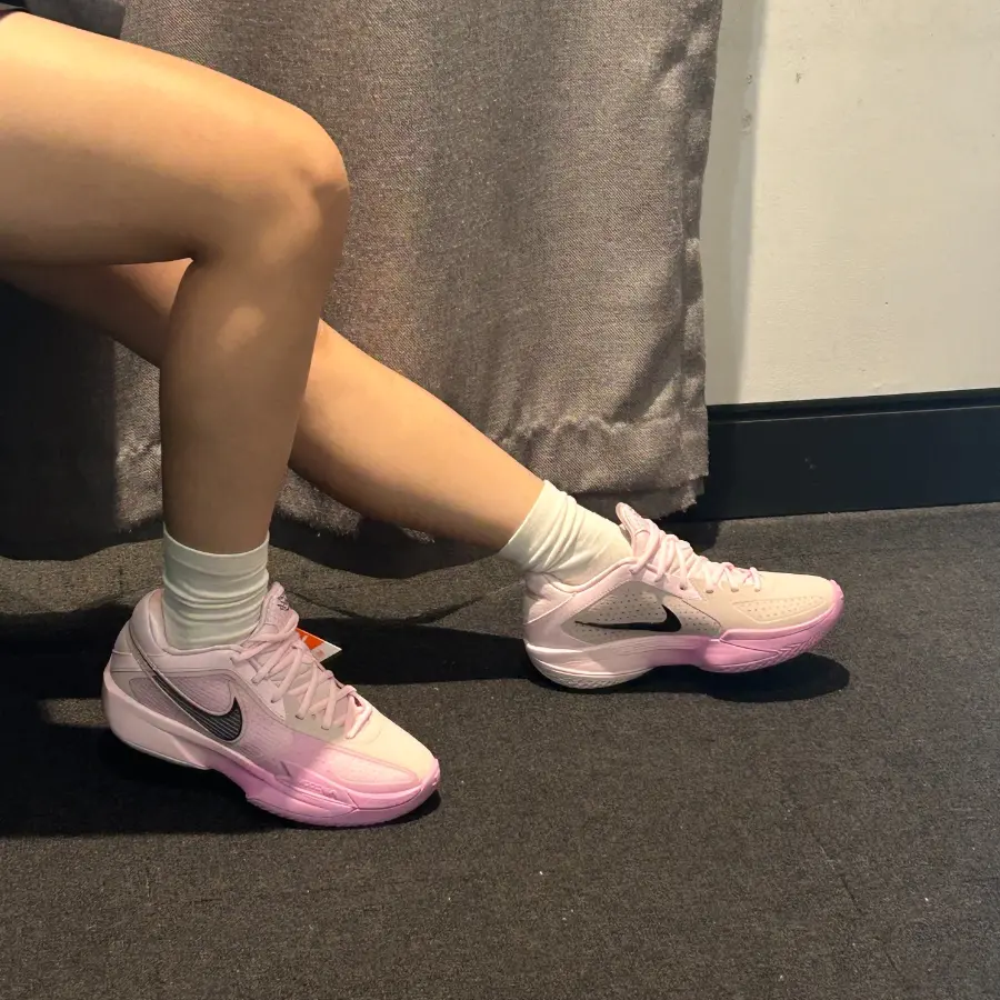 Alternative view of Giày Nike Air Zoom GT Cut Cross 'Think Pink' HF0218-601