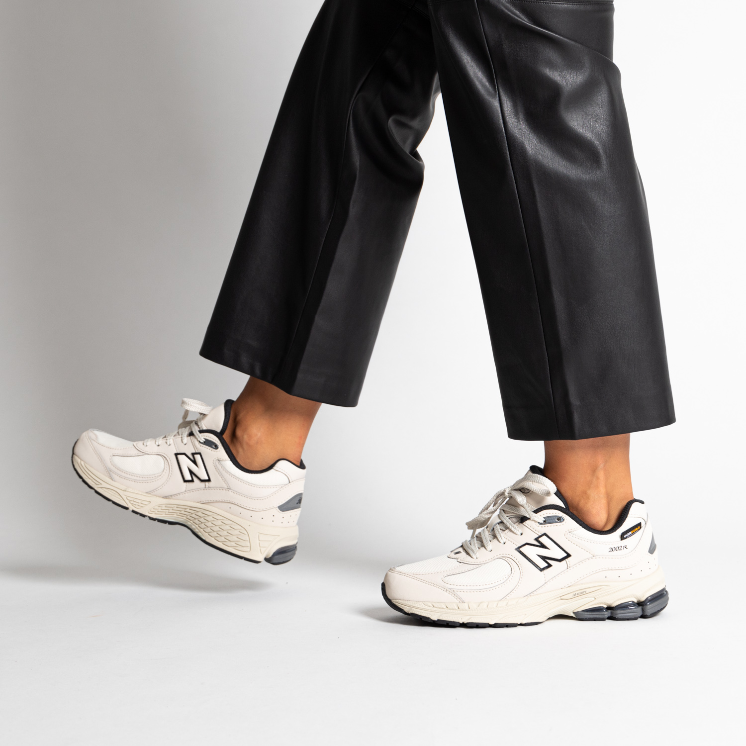 Giay New Balance 2002R Cordura GS 'Timberwolf Black' GC2002PM