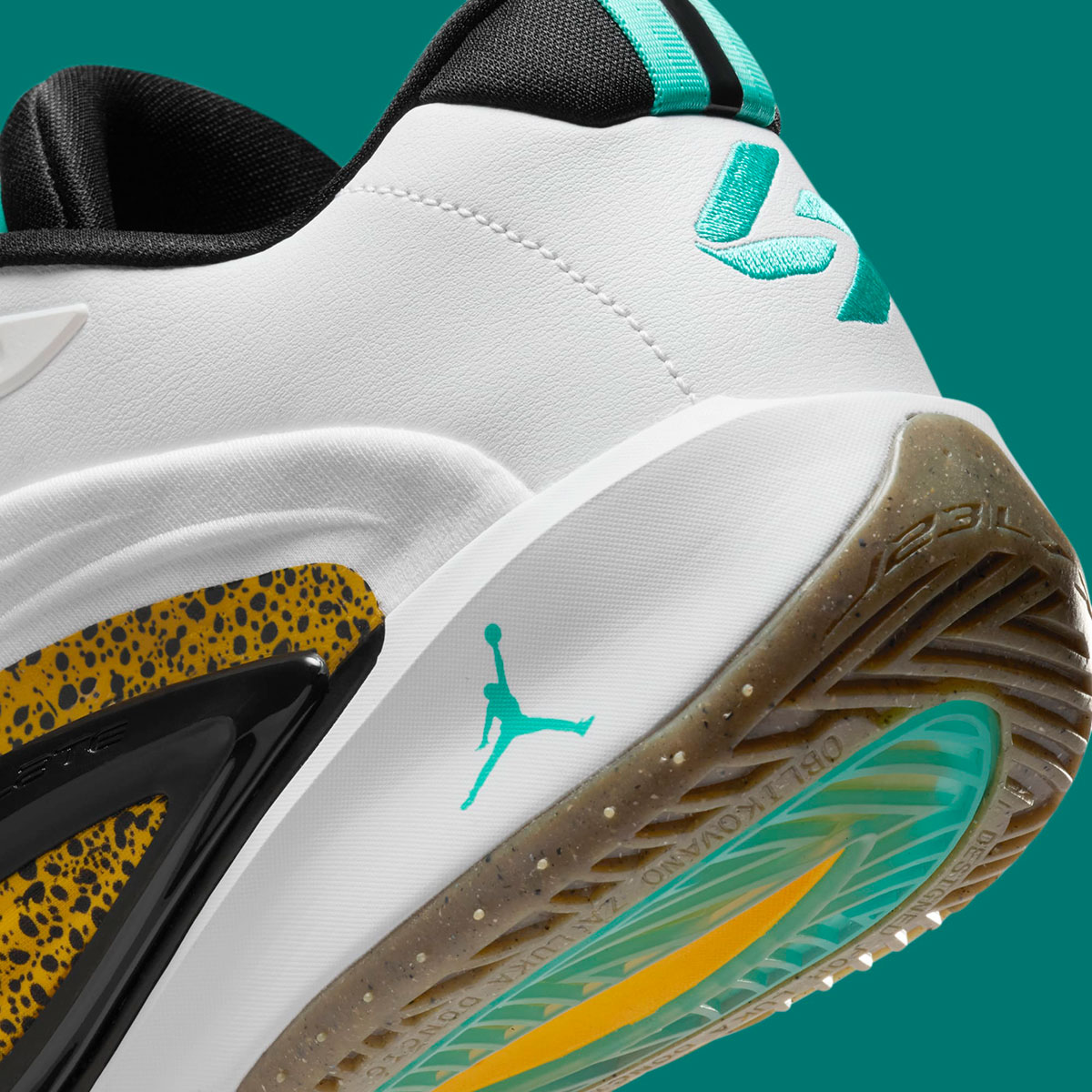 Giay Nike Air Jordan Luka 3 'Safari' FQ1284-100