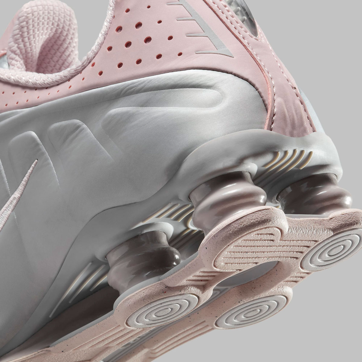 Giay Nike Shox R4 'Barely Rose' AR3565-600