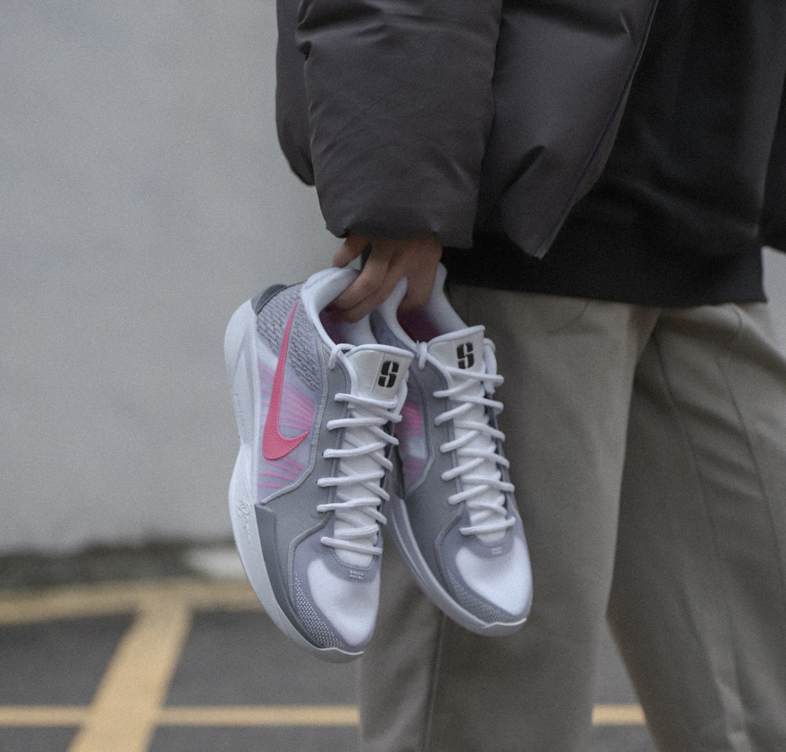 Giay Nike Sabrina 2 'Lily' FZ1517-100