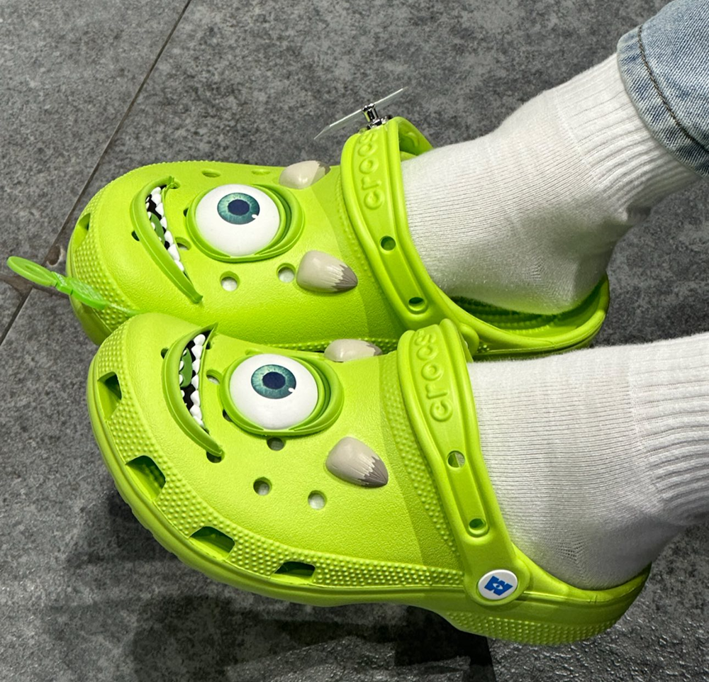 Alternative view of Dép Crocs Classic Clog x Monsters Inc. 'Mike Wazowski' 210875-90H