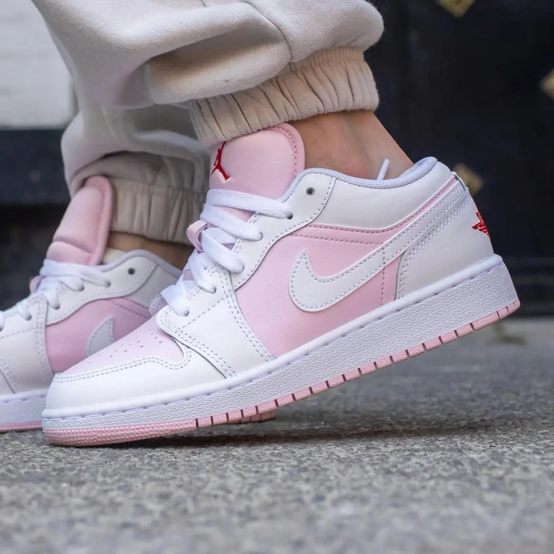 Alternative view of Giày Nike Air Jordan 1 Low 'Pink Foam White' 553560-608