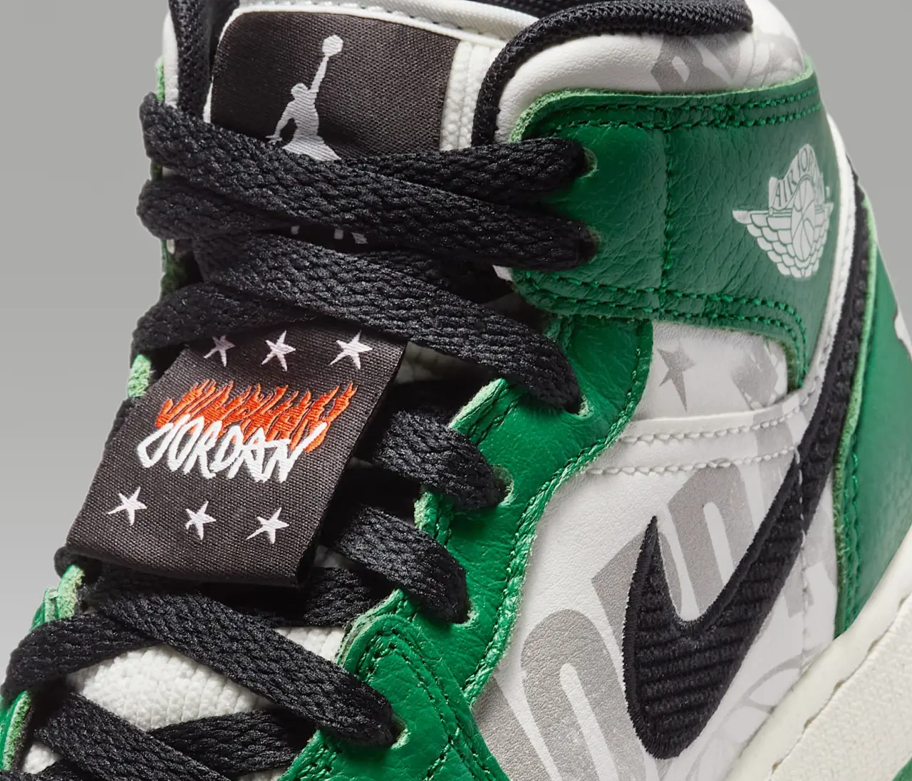 Giay Nike Air Jordan 1 Mid SE GS 'Overbranded' HF3200-300