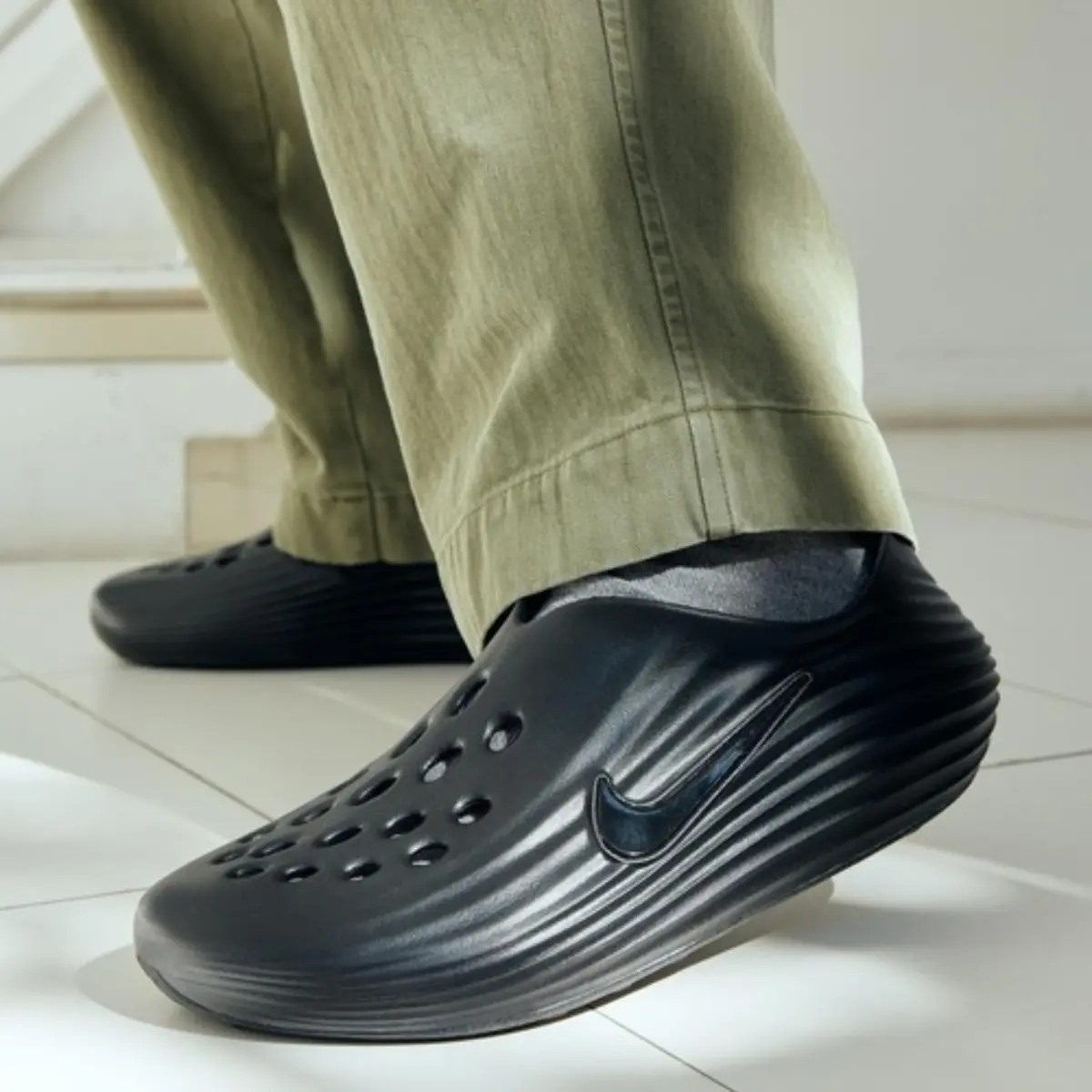 Alternative view of Dép Nike ReactX Rejuven8 'Triple Black' HV5060-001