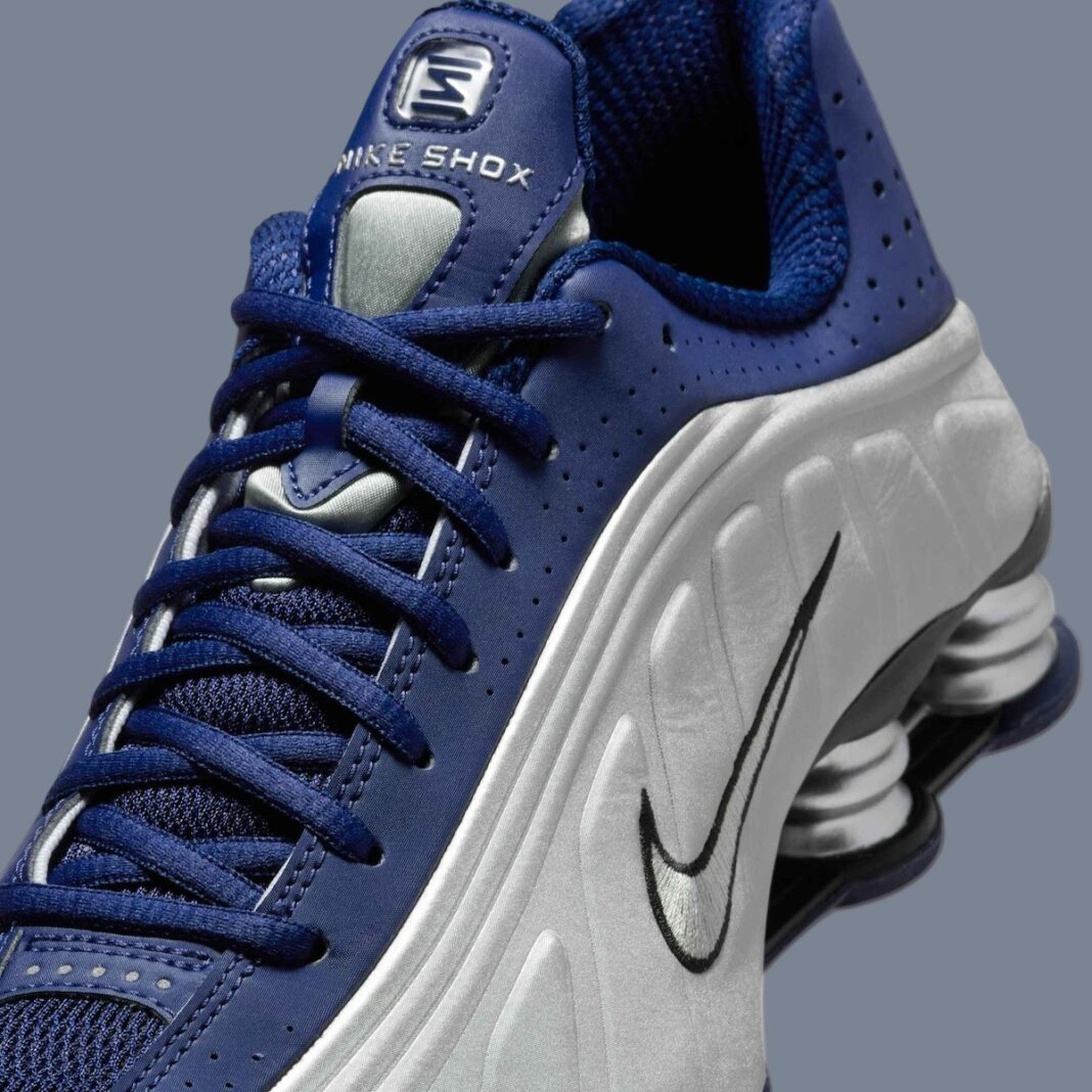 Giay Nike Shox R4 'Blue Void' AR3565-400