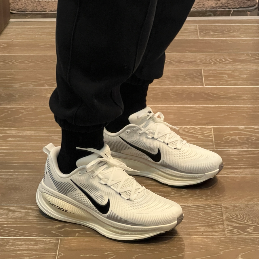 Alternative view of Giày Nike Vomero 18 'Summit White Coconut Milk' HM6803-101