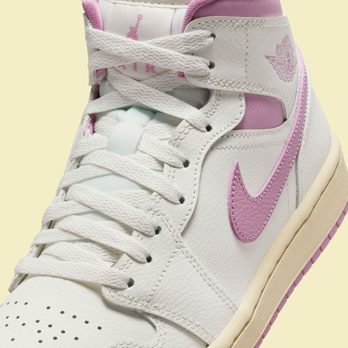 Giay Nike Air Jordan 1 Mid 'Sail Pink Coconut Milk' BQ6472-162