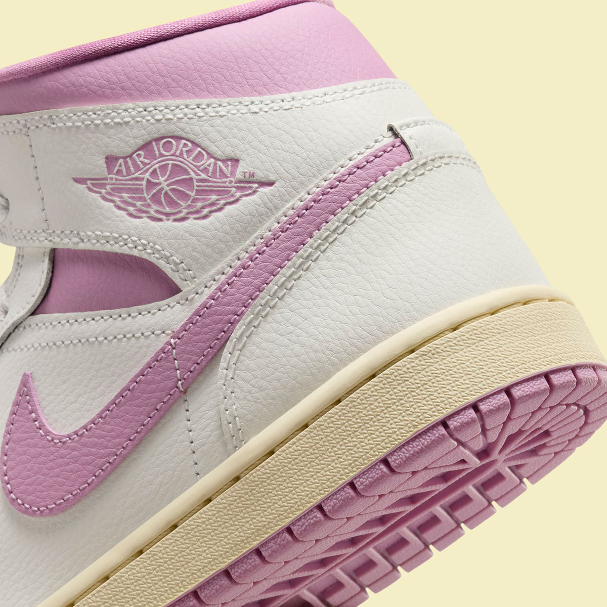 Giay Nike Air Jordan 1 Mid 'Sail Pink Coconut Milk' BQ6472-162