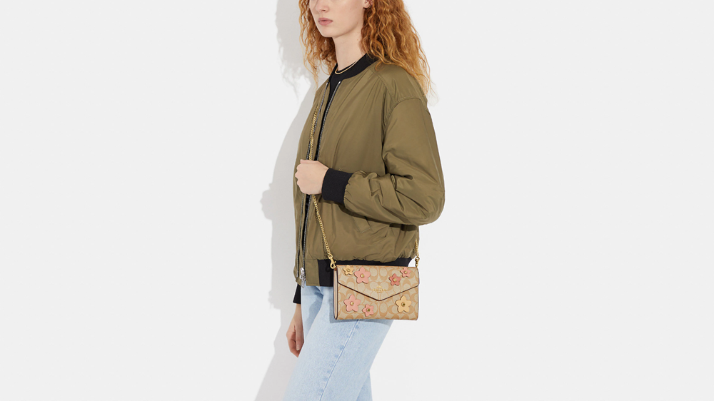 Tui Coach Envelope Floral Applique 'Light Khaki' CH361-IMOT4