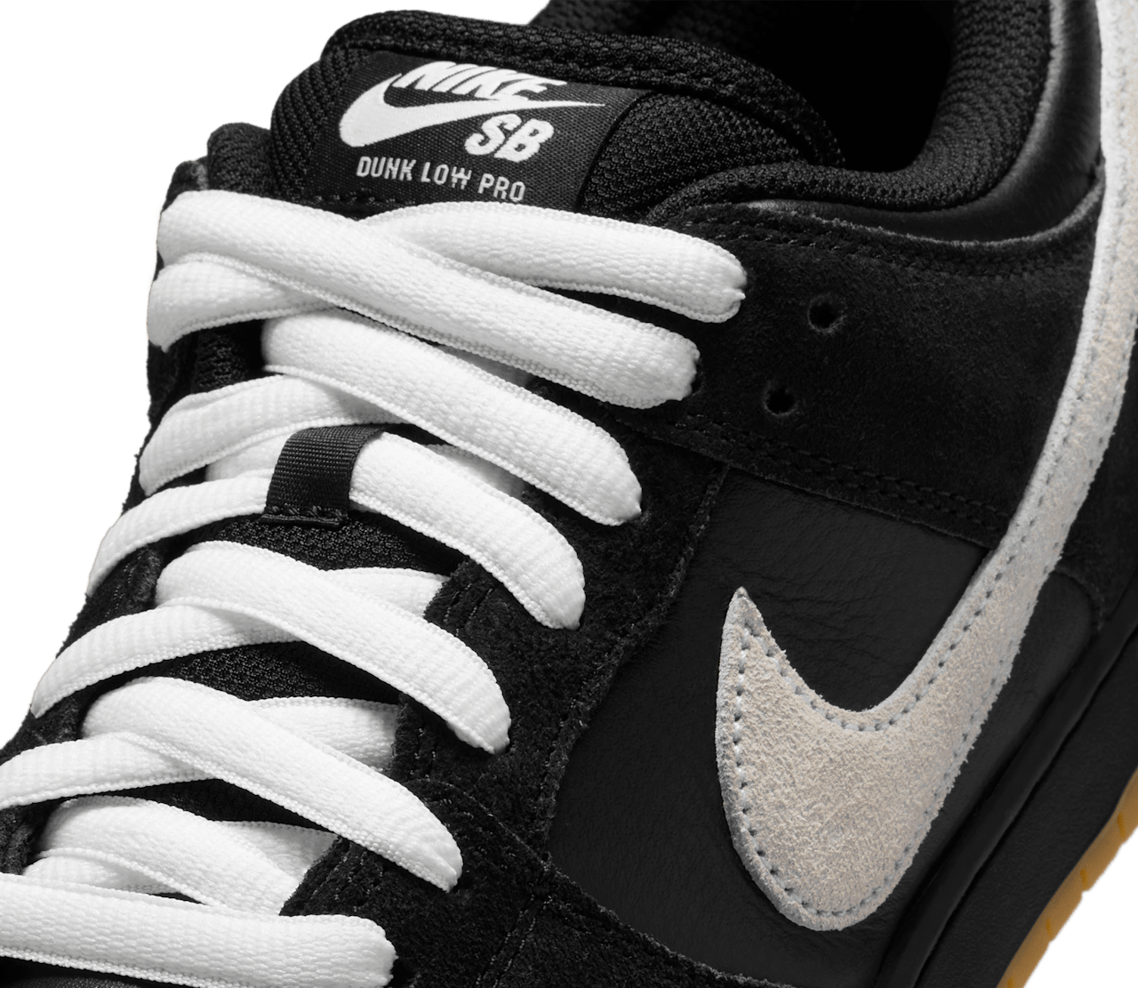 Giay Nike Dunk Low Pro SB 'Black White Gum' HF3704-003