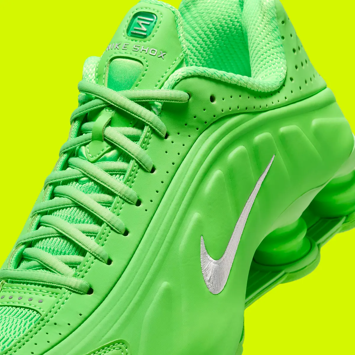 Giay Nike Shox R4 'Green Strike' HV0839-398