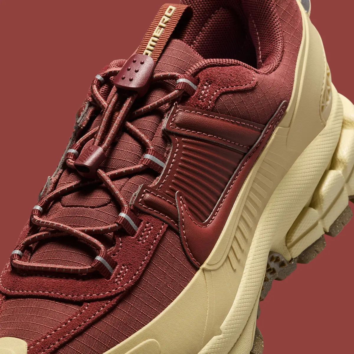 Giay Nike Air Zoom Vomero 5 'Roam Team Red Gold' HQ2181-700